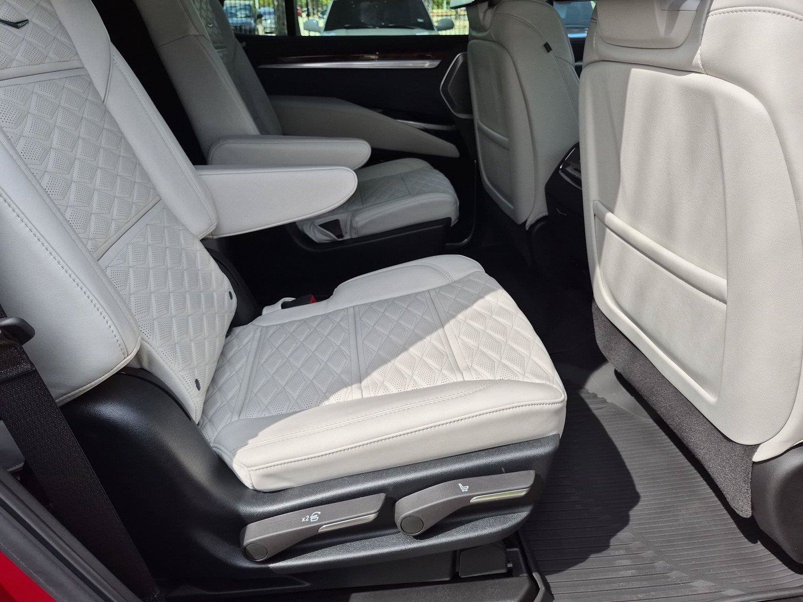 New 2026 Cadillac Escalade Platinum Sport w/ LPO, ONYX Package AWD/4WD image 30