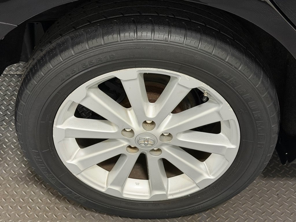 Used 2012 Toyota Venza LE FWD image 17
