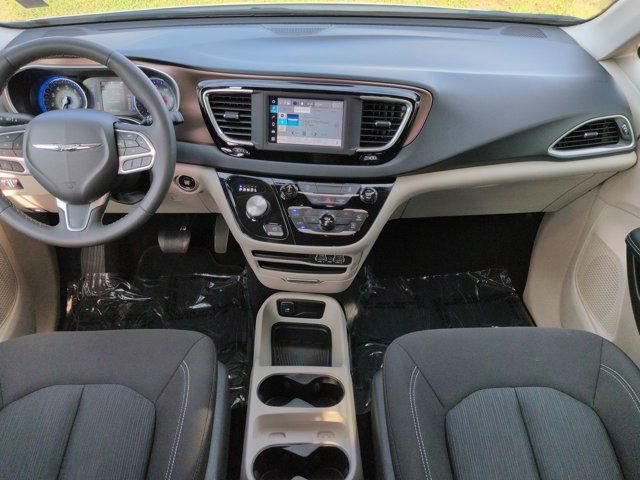 Used 2023 Chrysler Voyager LX FWD image 14