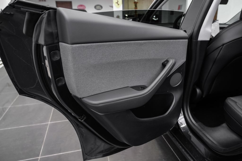 Used 2026 Tesla Model Y 2WD image 43