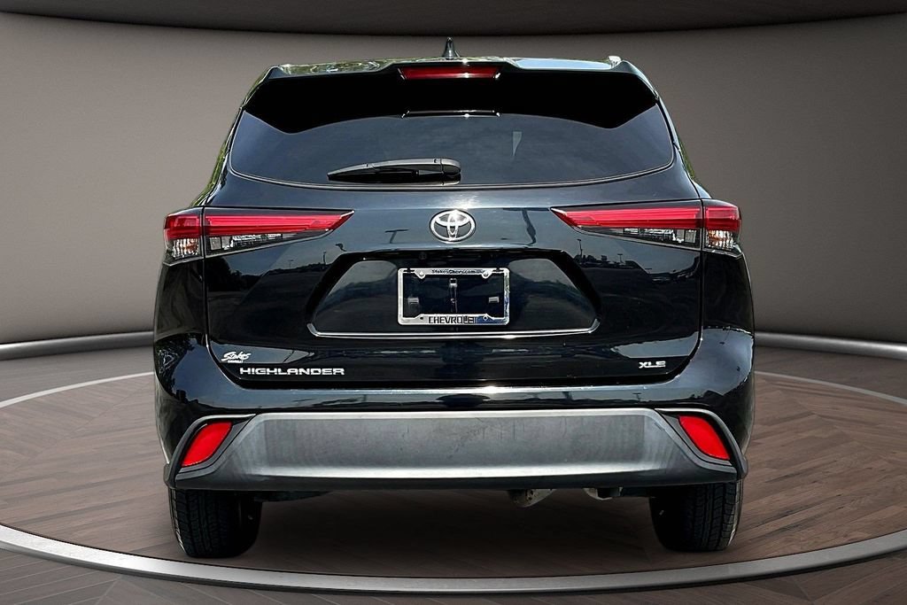 Used 2022 Toyota Highlander XLE FWD image 6