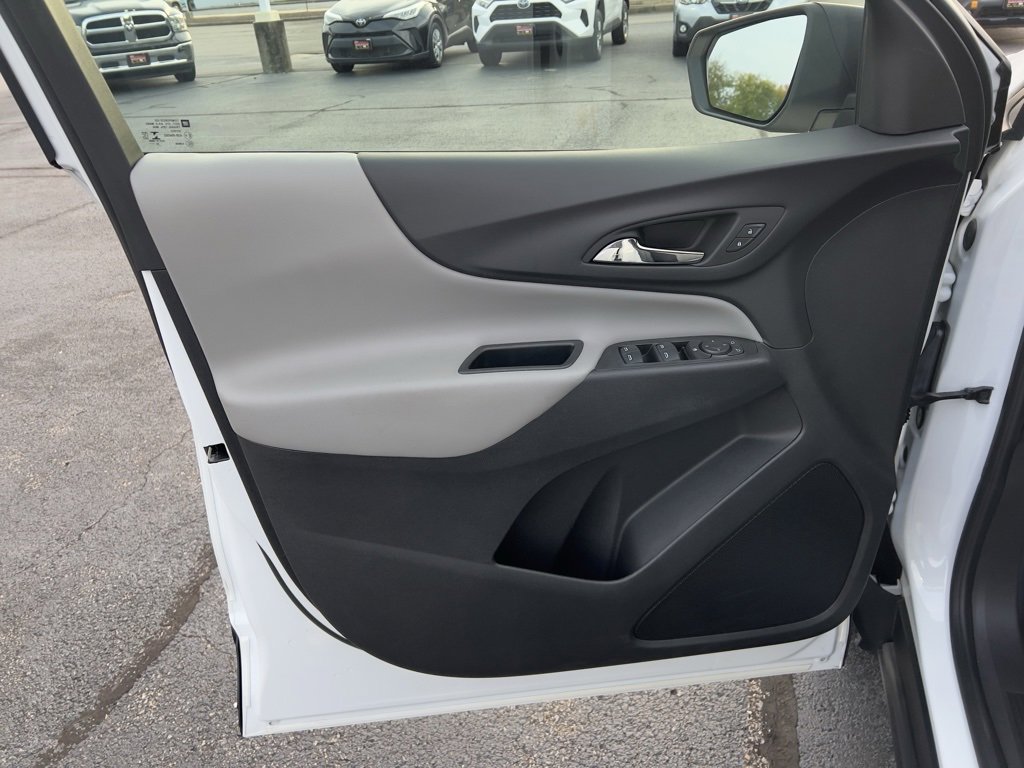 Used 2022 Chevrolet Equinox LS w/ LS Convenience Package image 17