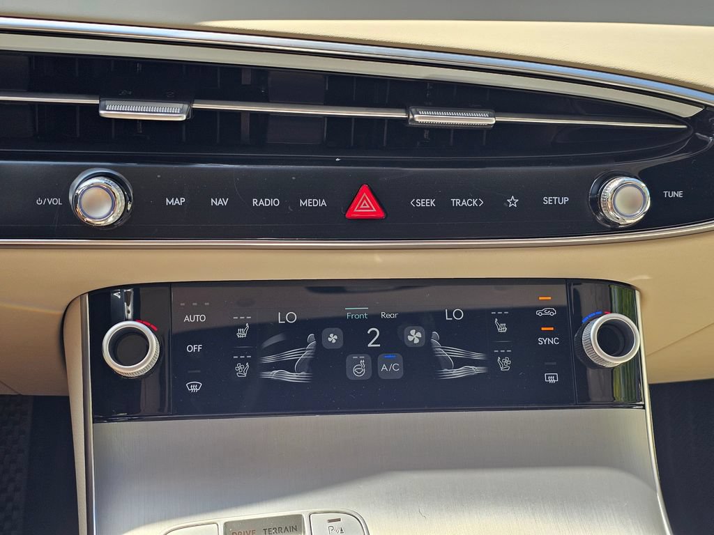 New 2026 Genesis GV70 2.5T Advanced AWD/4WD image 16