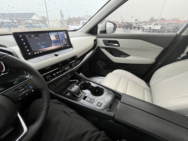 Used 2024 Nissan Rogue SL w/ SL Premium Package image 14