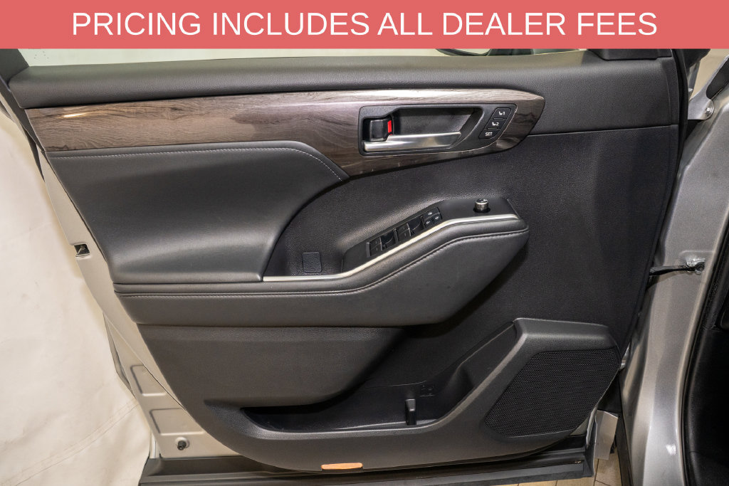 Used 2021 Toyota Highlander Limited FWD image 14
