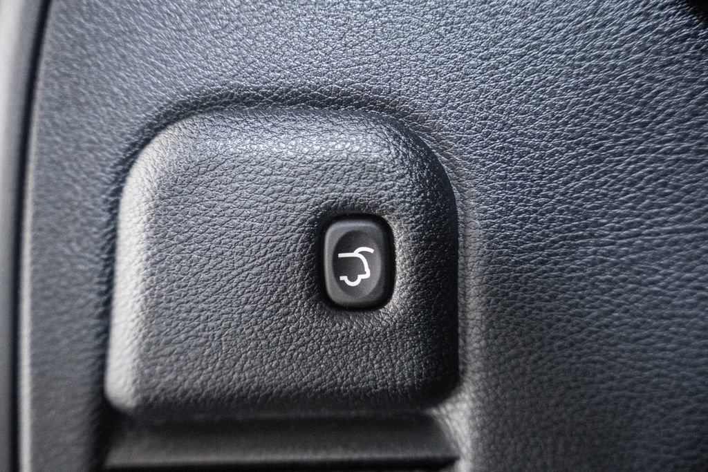 Certified 2019 Jeep Grand Cherokee Laredo w/ Security & Convenience Group image 11