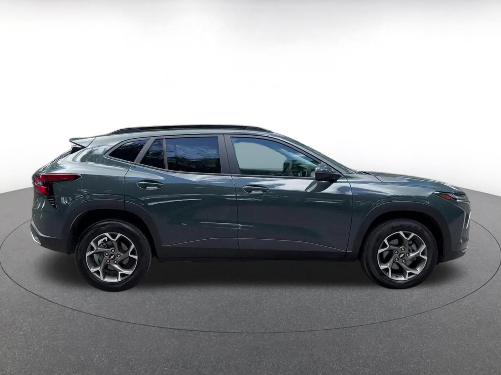 Used 2025 Chevrolet Trax LT FWD image 16