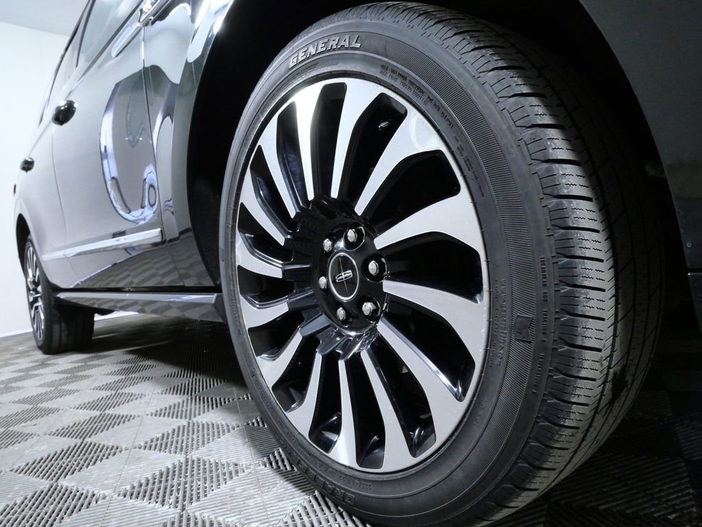 Certified 2022 Lincoln Navigator Black Label video 2