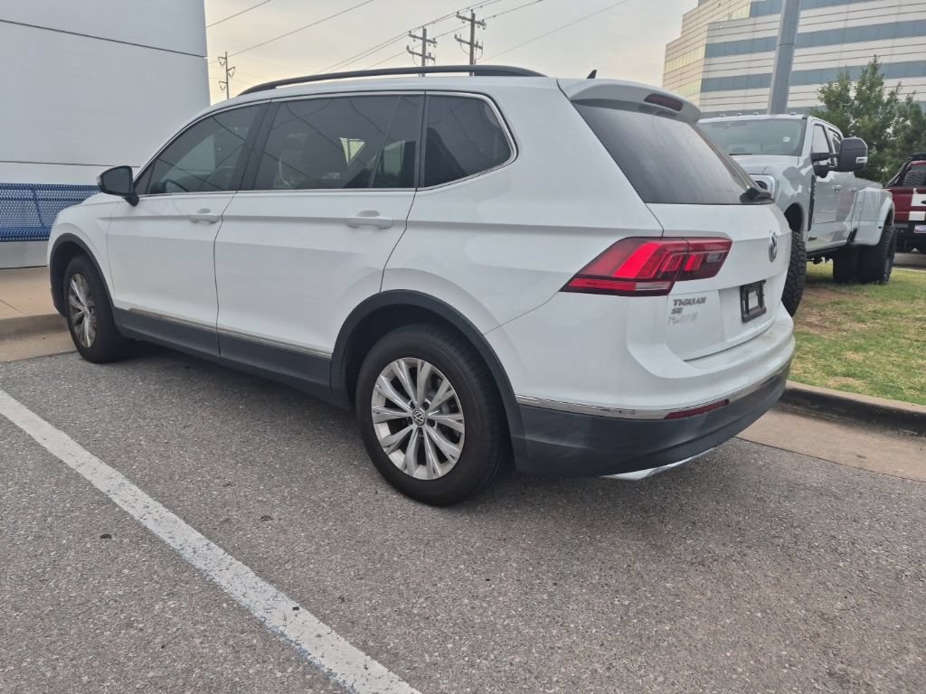 Used 2018 Volkswagen Tiguan SE w/ Panoramic Sunroof Package FWD image 7