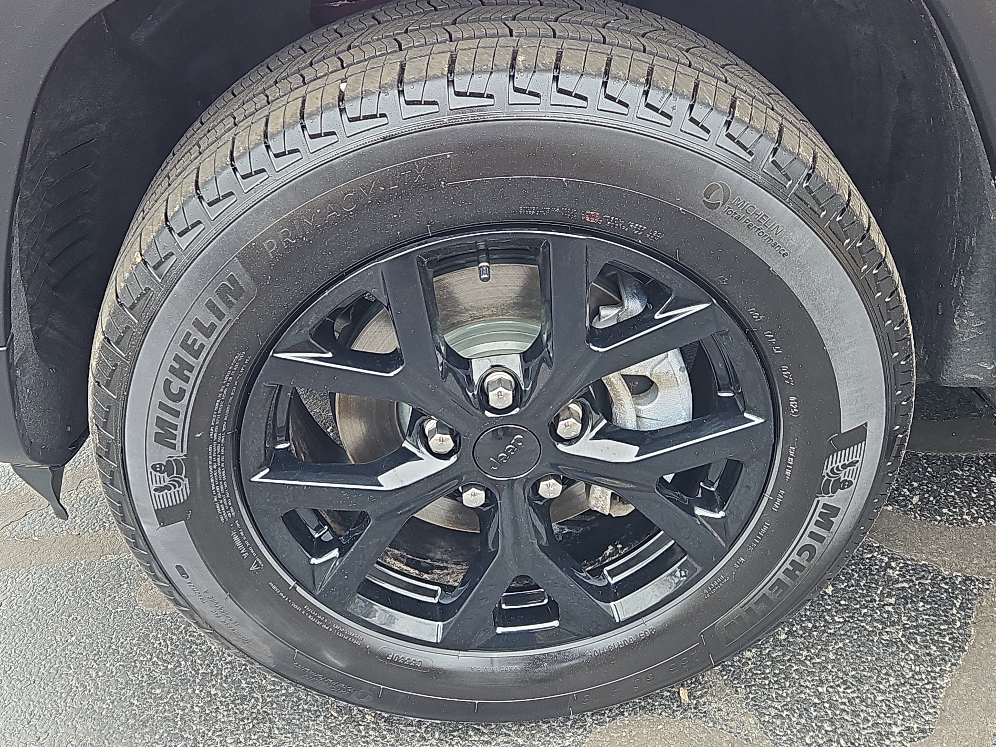 Used 2025 Jeep Grand Cherokee Altitude image 4