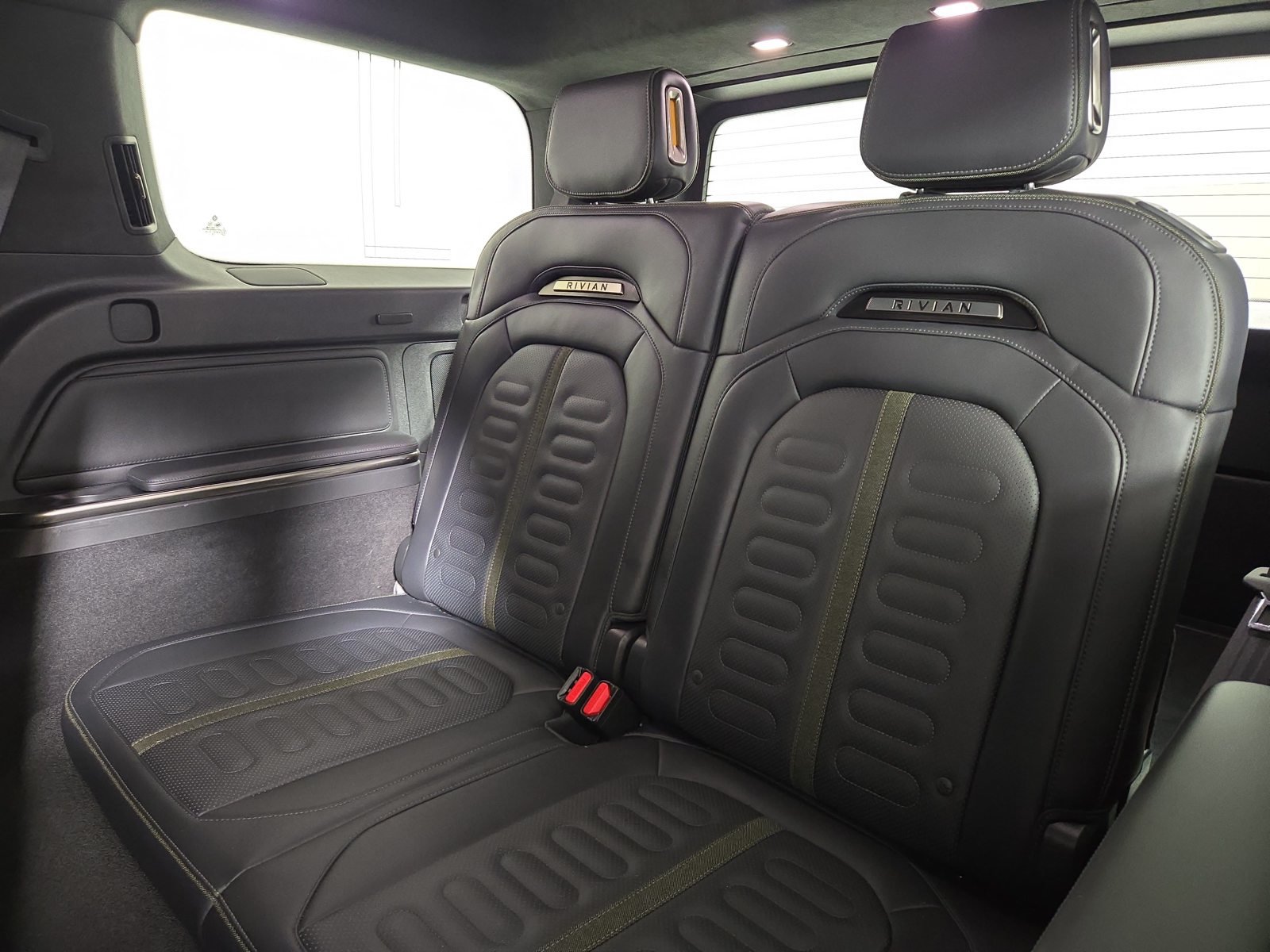 Used 2024 Rivian R1S Adventure Dual AWD/4WD image 22
