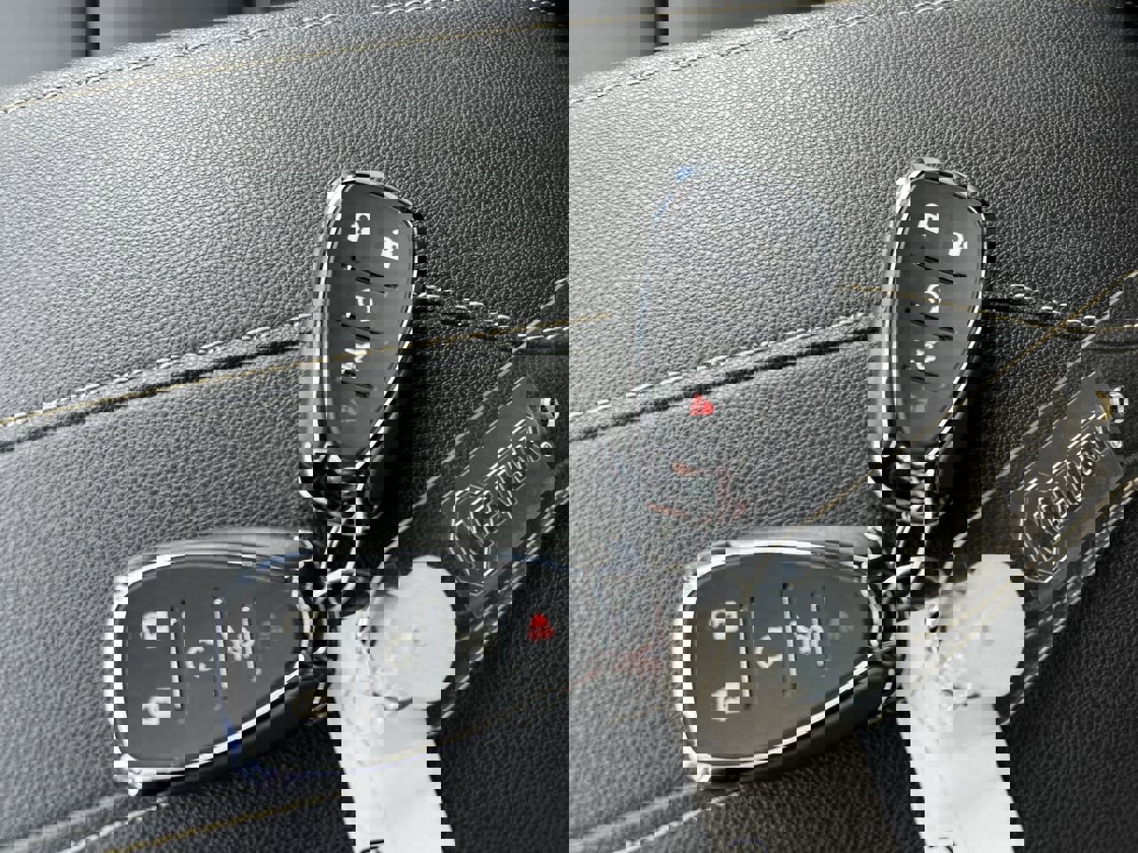 Used 2023 Chevrolet Traverse LT image 38