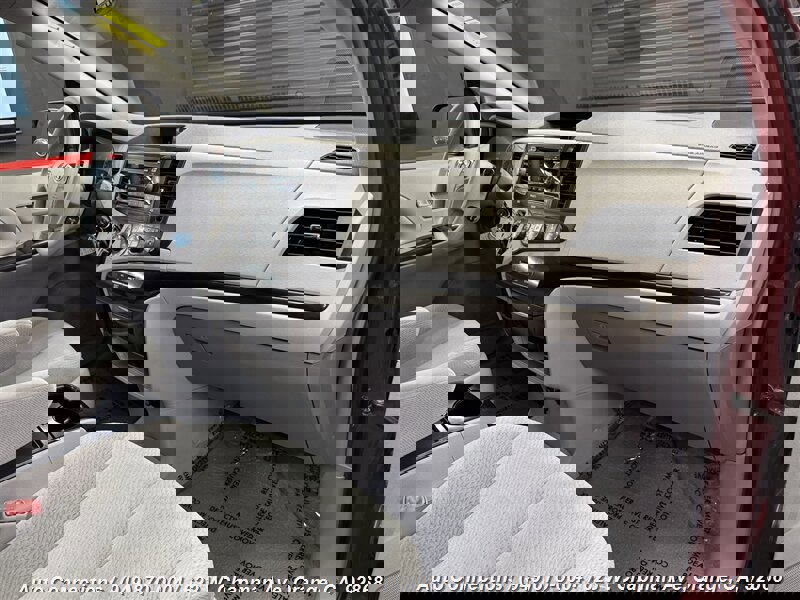 Used 2012 Toyota Sienna LE w/ Towing Pkg image 12