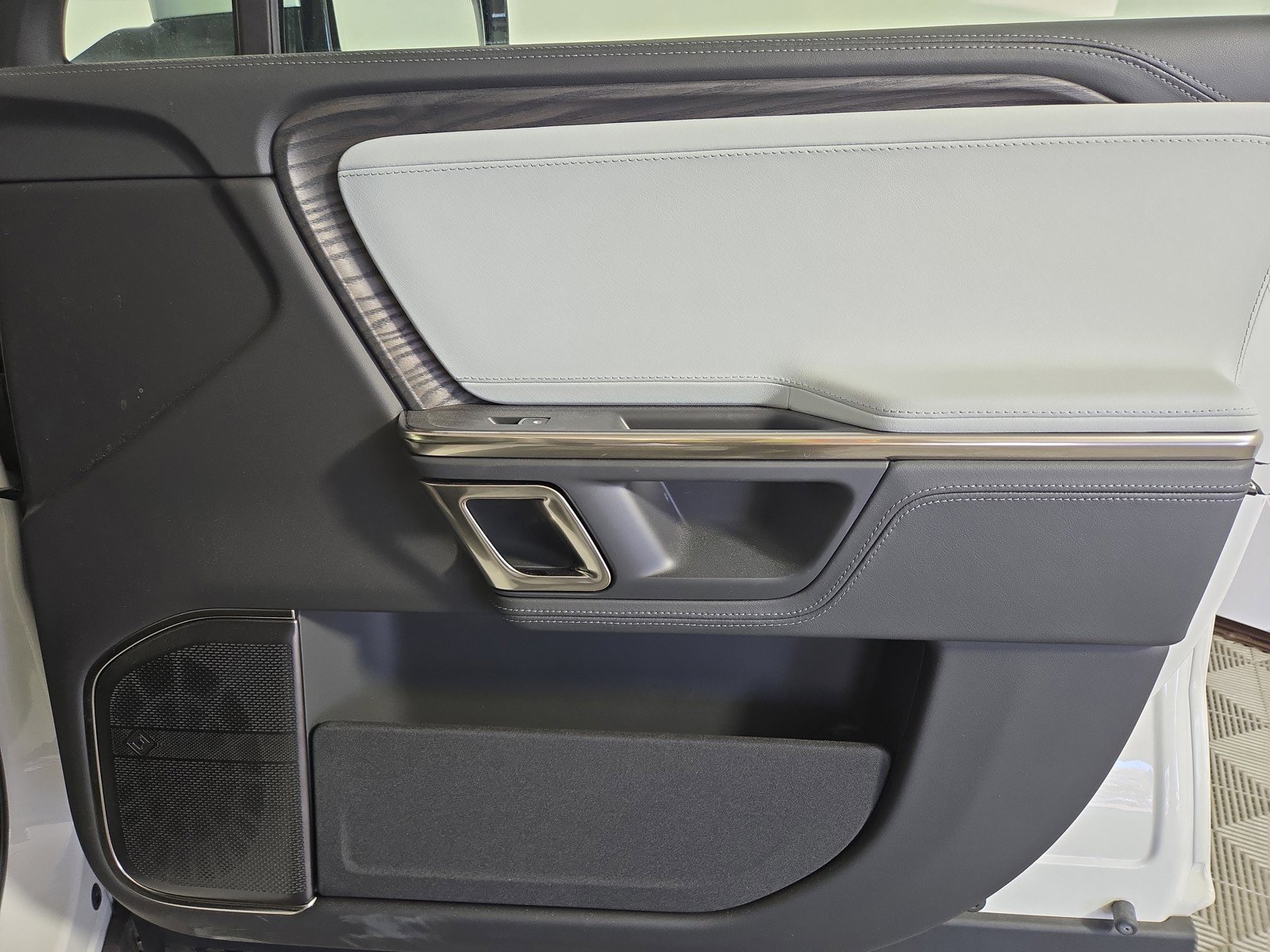Used 2023 Rivian R1S Launch Edition AWD/4WD image 18
