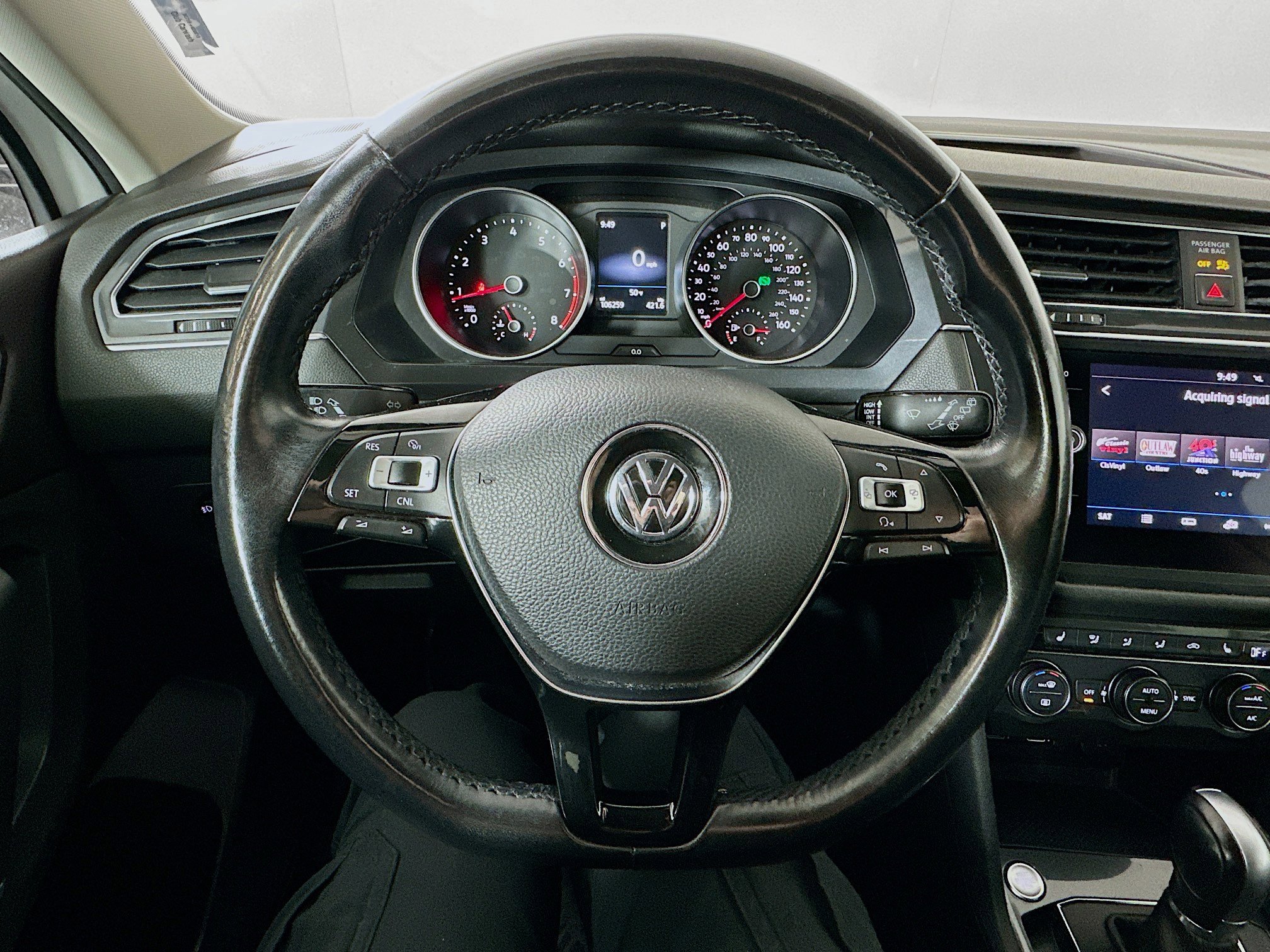 Used 2018 Volkswagen Tiguan SE w/ Front Fog Lights Package FWD image 17