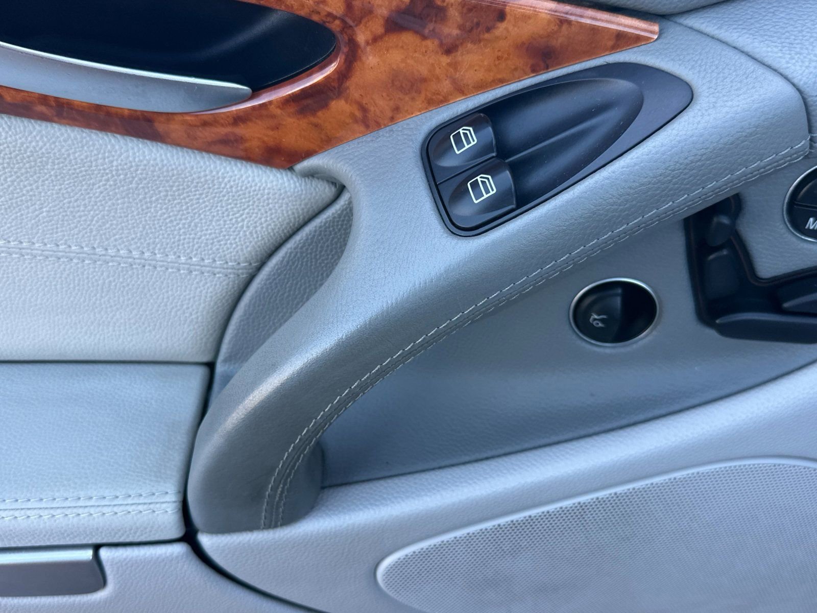 Used 2003 Mercedes-Benz SL 500 image 12