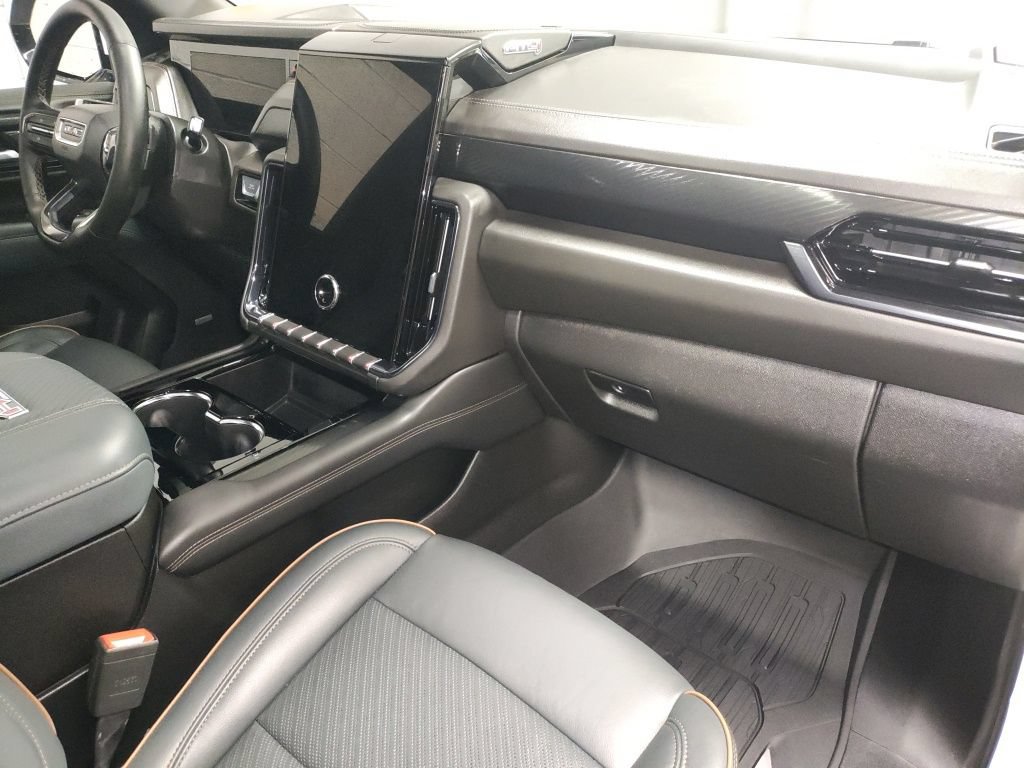 Used 2025 GMC Yukon AT4 w/ AT4 Premium Plus Package AWD/4WD image 8