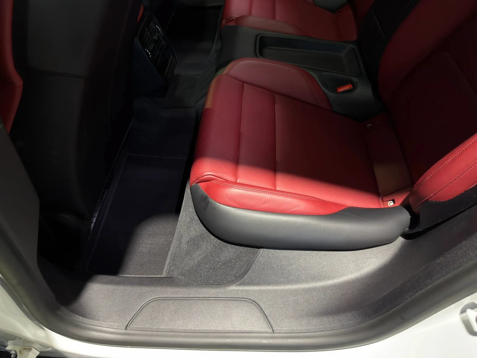 Used 2022 Porsche Taycan RWD image 51