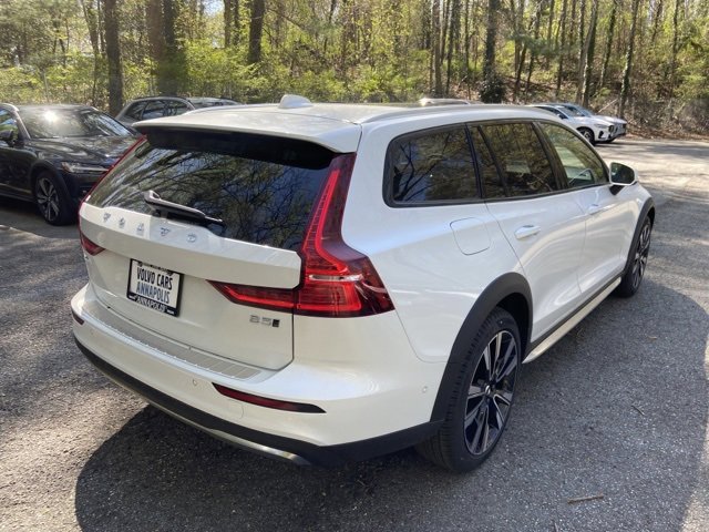 New 2025 Volvo V60 B5 Cross Country Ultra w/ Protection Package Premier image 7