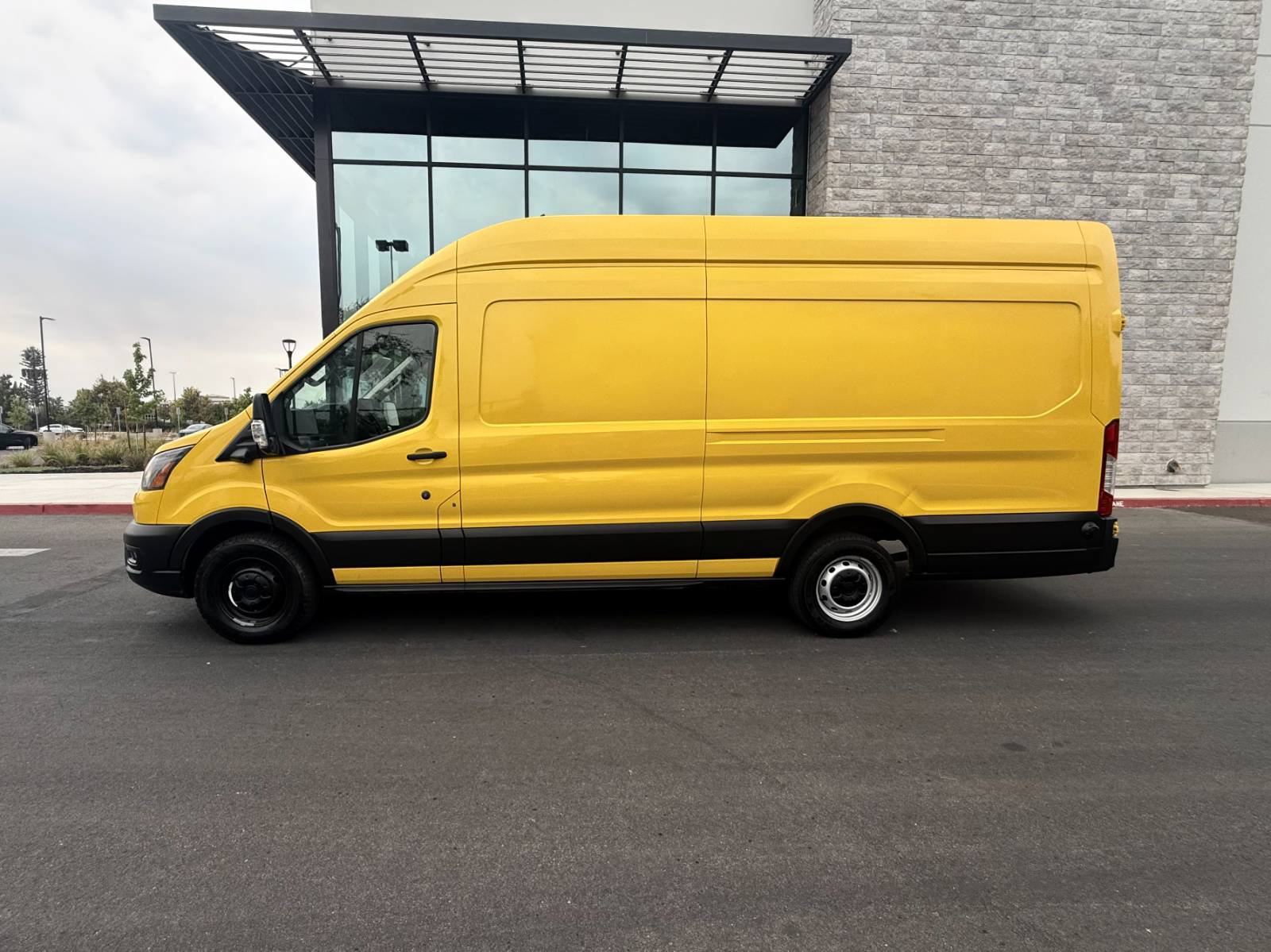 Used 2022 Ford Transit 250 148 High Roof Extended w/ Parcel Delivery Package RWD image 12