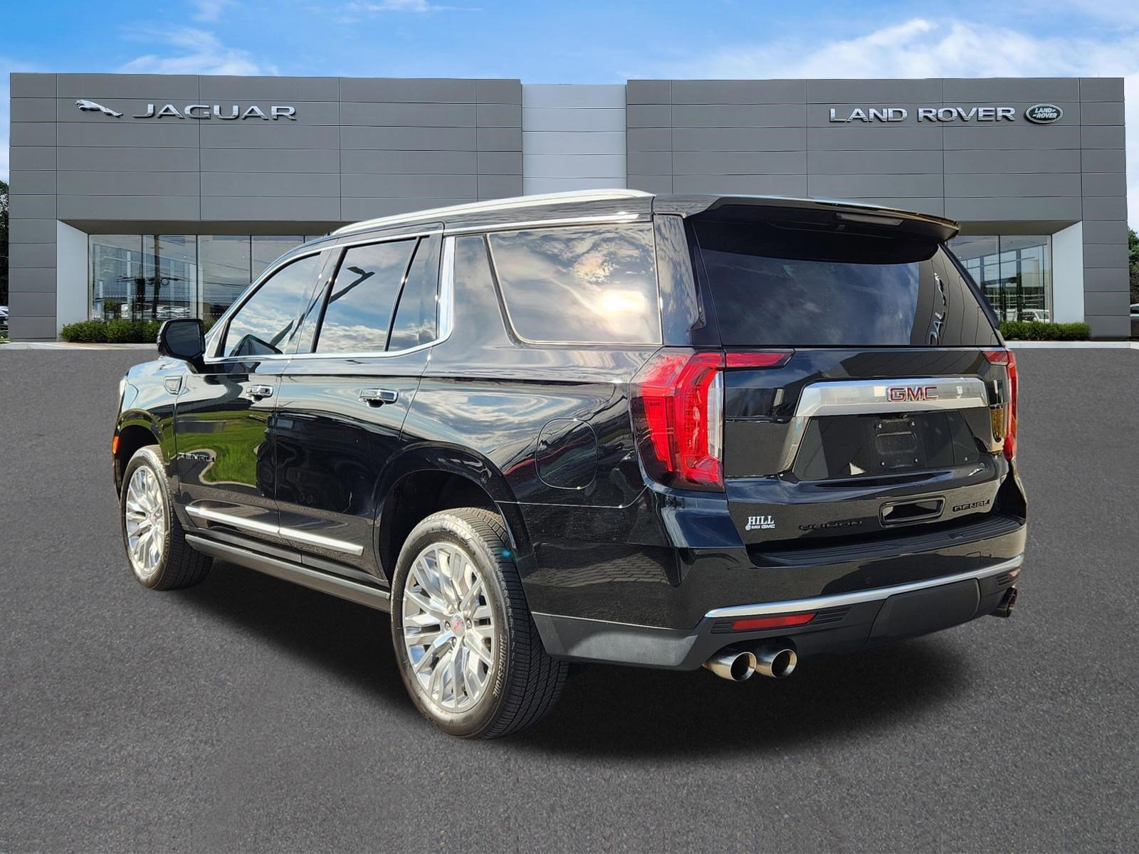 Used 2023 GMC Yukon Denali AWD/4WD image 3