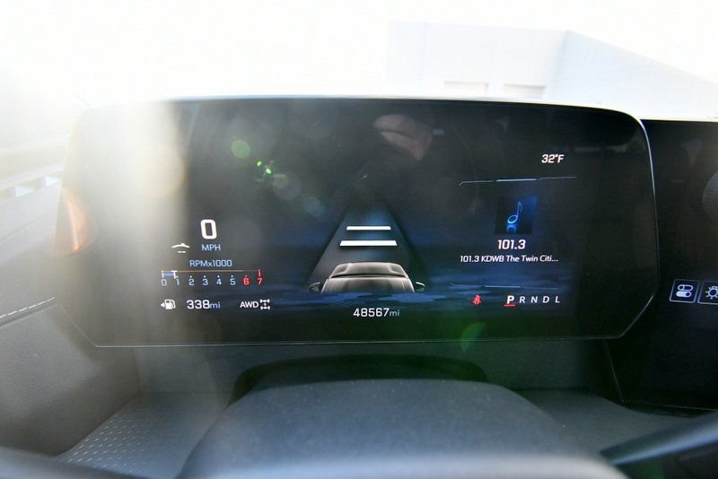 Used 2025 Chevrolet Traverse LT AWD/4WD image 22