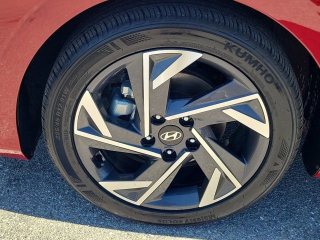 Used 2025 Hyundai Elantra Sport image 11