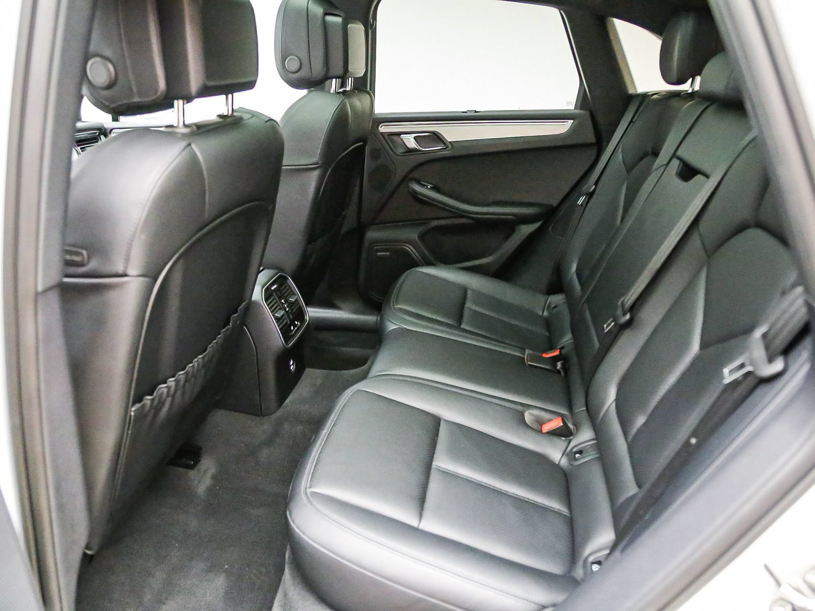 Certified 2026 Porsche Macan AWD/4WD image 56