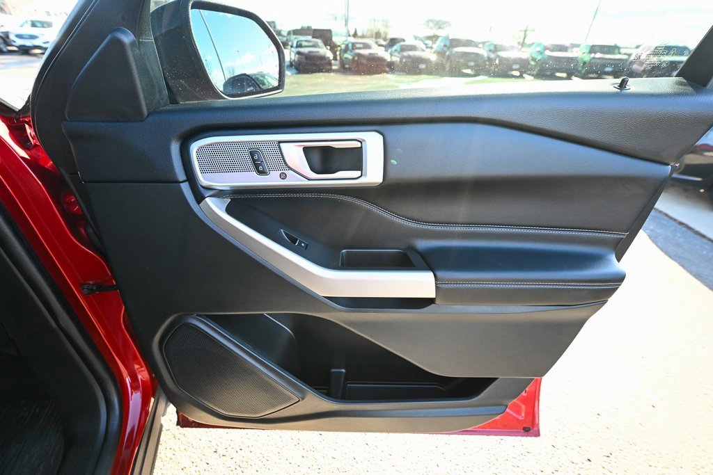 Used 2023 Ford Explorer XLT w/ Equipment Group 202A image 29