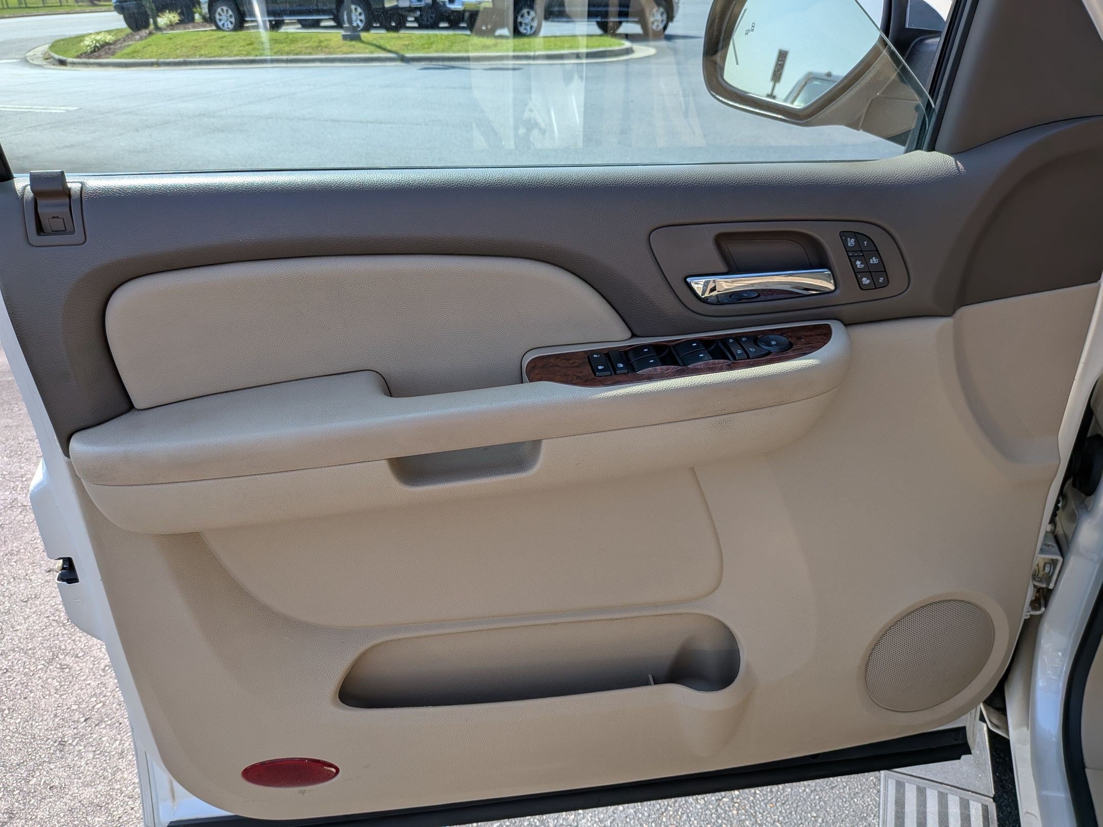 Used 2014 Chevrolet Suburban LTZ AWD/4WD image 10