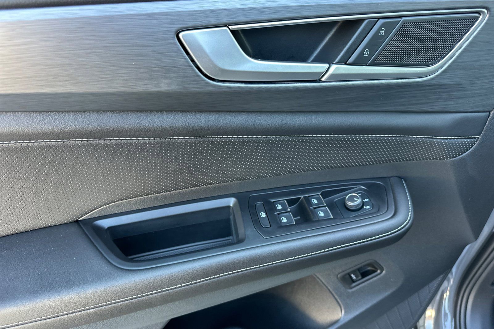 New 2026 Volkswagen Atlas Cross Sport SE image 9