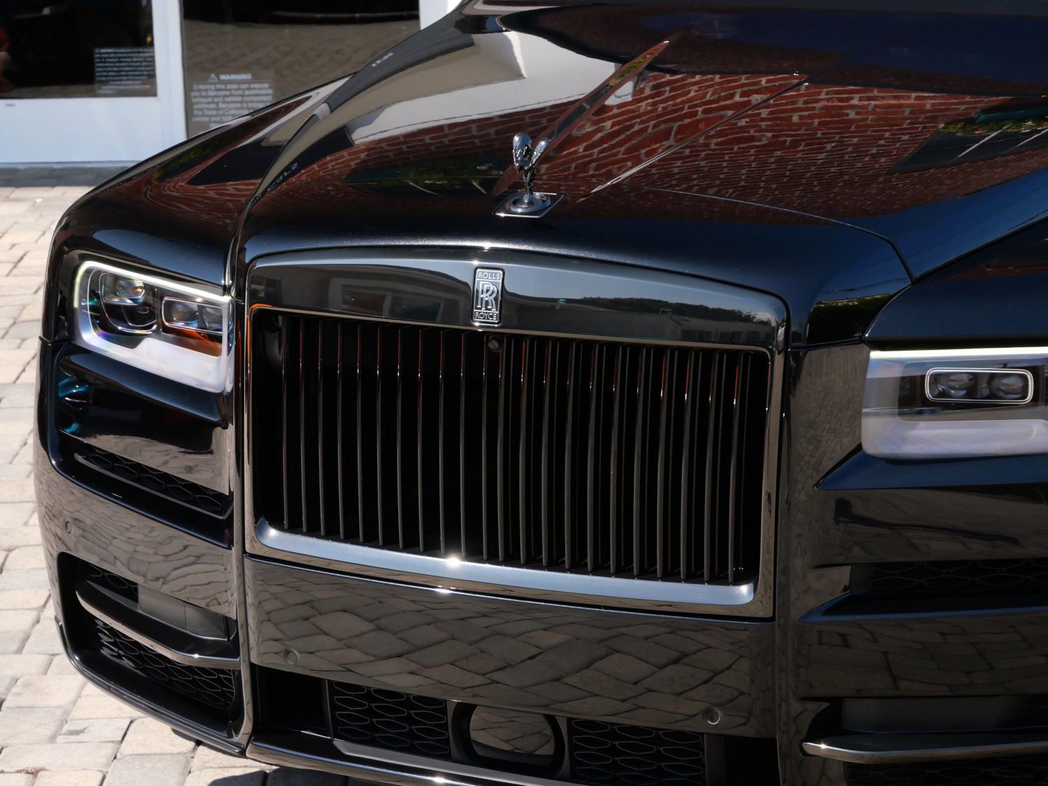 Used 2022 Rolls-Royce Cullinan Black Badge w/ Dark Exterior Package image 25