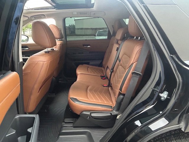 Used 2024 Nissan Pathfinder Platinum w/ Cargo Package FWD image 15