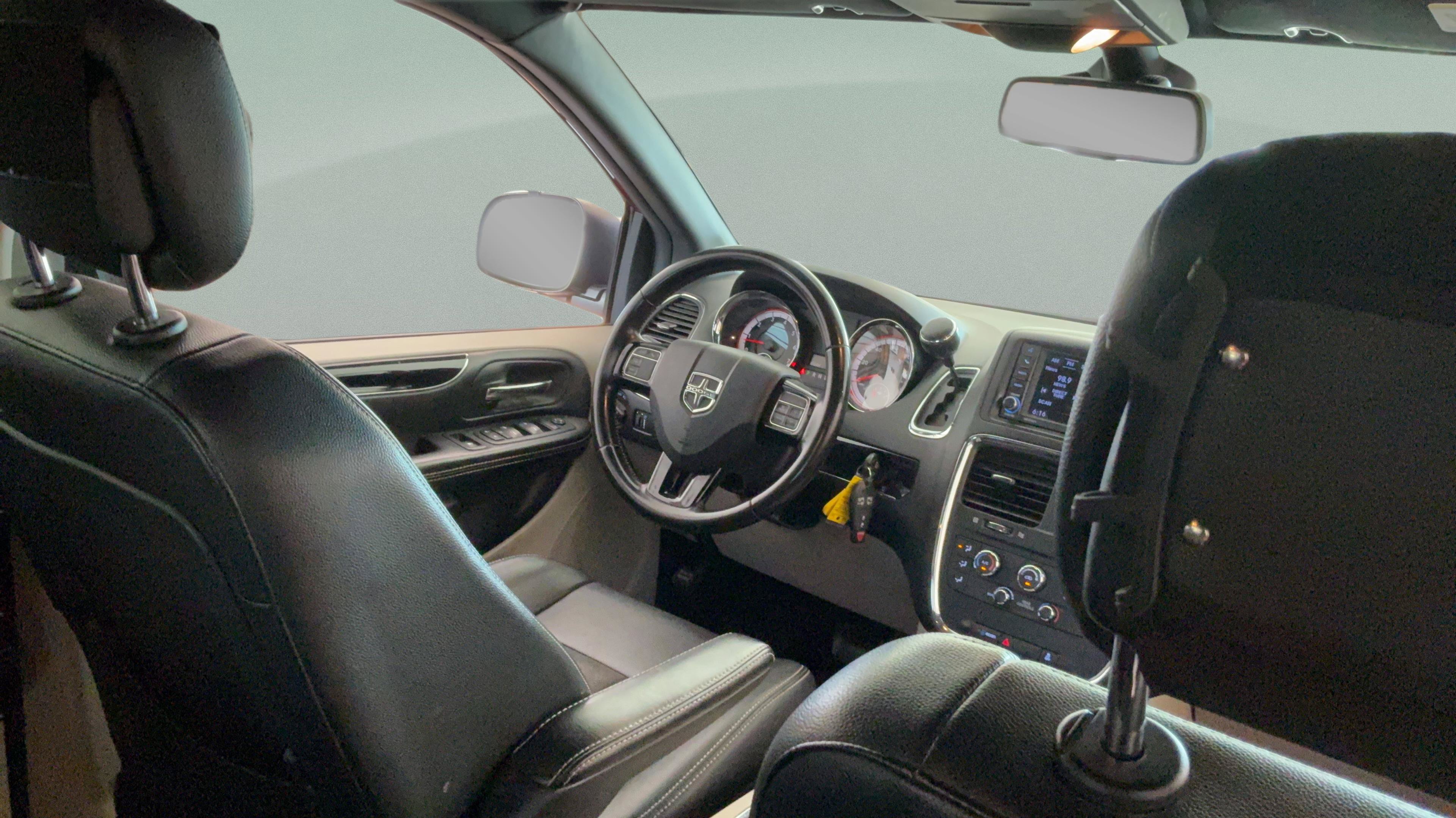 Used 2019 Dodge Grand Caravan SXT FWD image 26