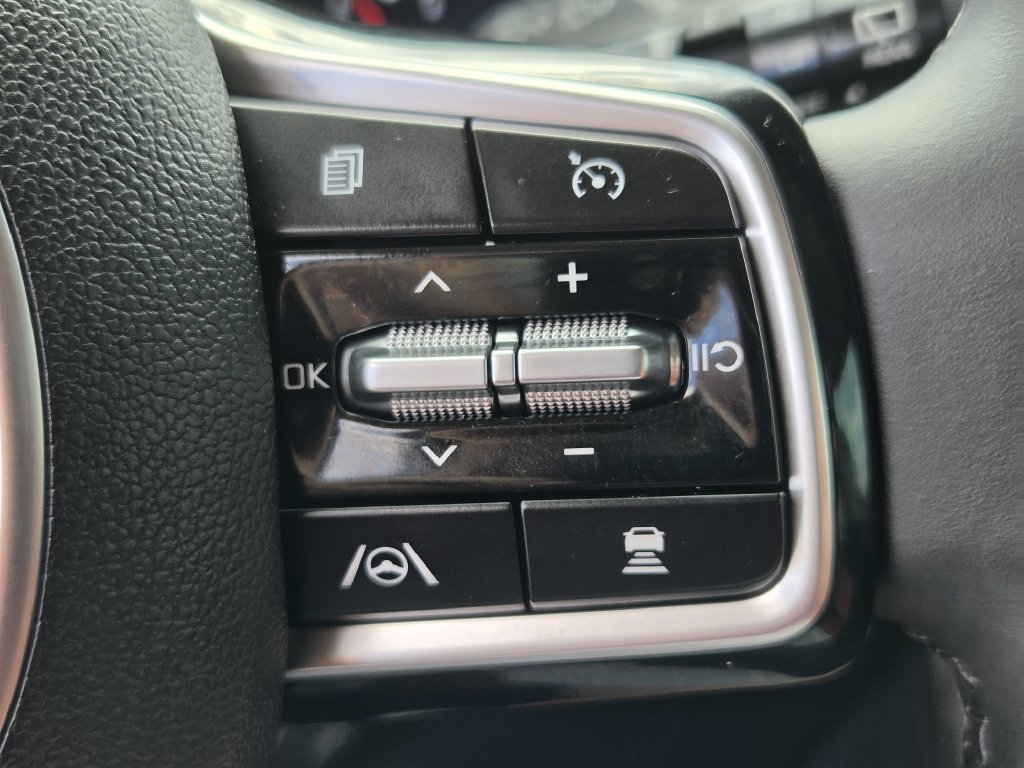 Certified 2022 Kia Carnival SX FWD image 30