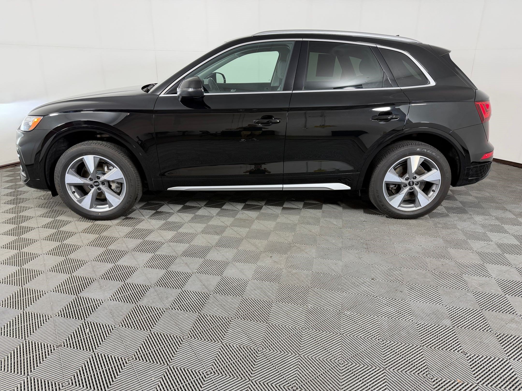 Certified 2022 Audi Q5 2.0T Premium Plus AWD/4WD image 2