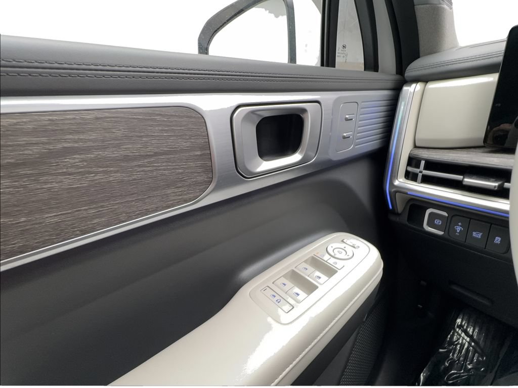 Used 2025 Hyundai Santa Fe Limited FWD image 52