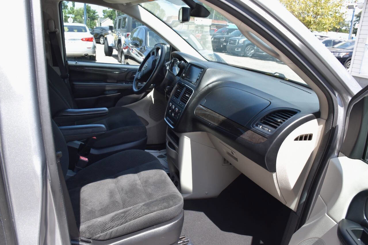 Used 2019 Dodge Grand Caravan SE image 17
