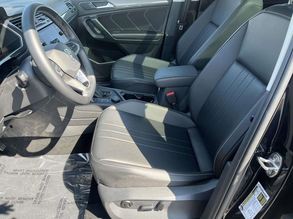 Certified 2023 Volkswagen Tiguan SE w/ Panoramic Sunroof Package image 21