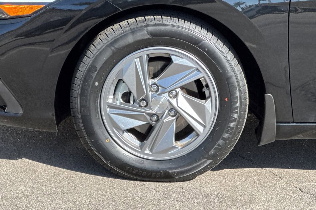 Used 2024 Hyundai Elantra SE image 30