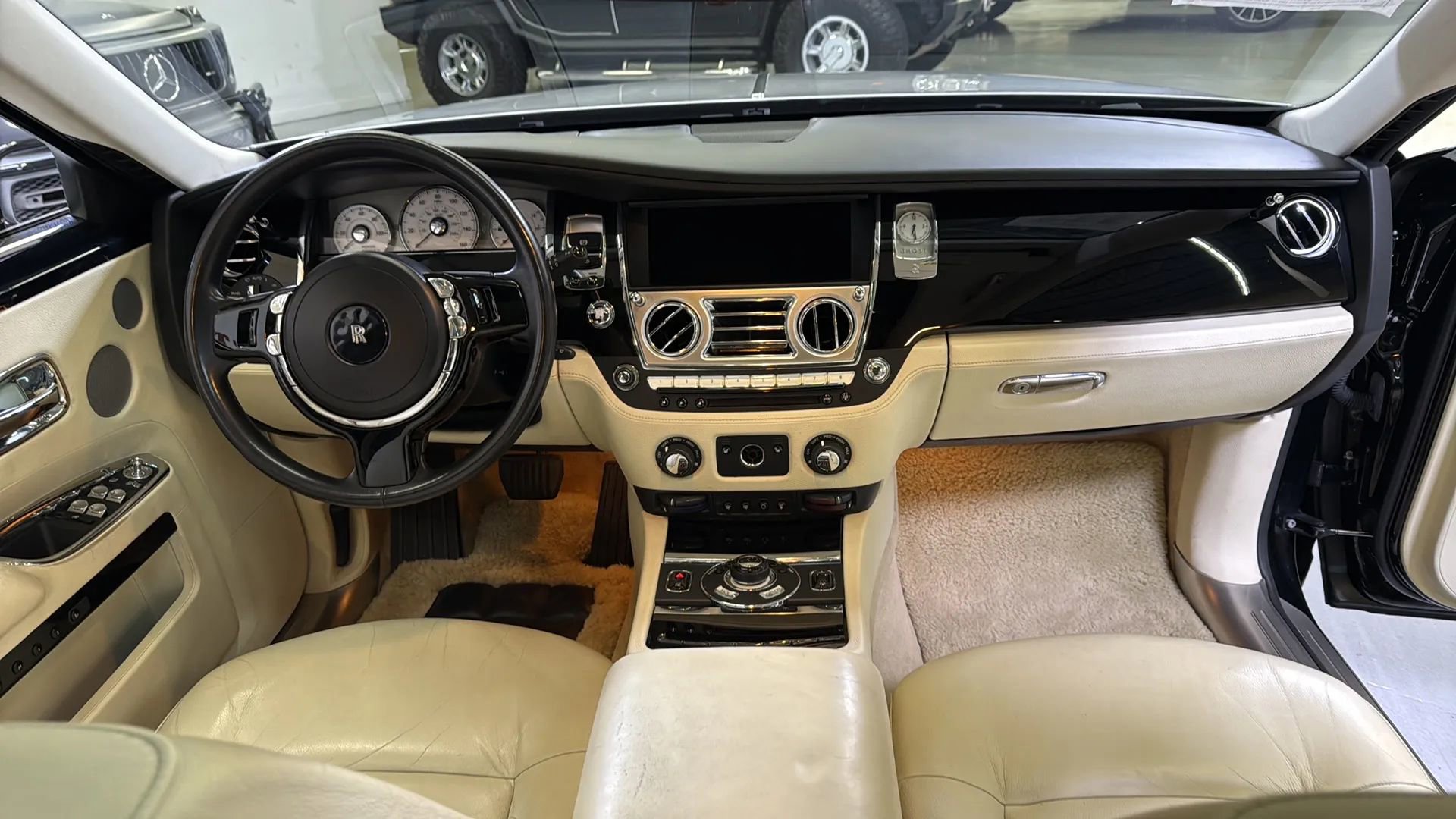 Used 2011 Rolls-Royce Ghost image 29