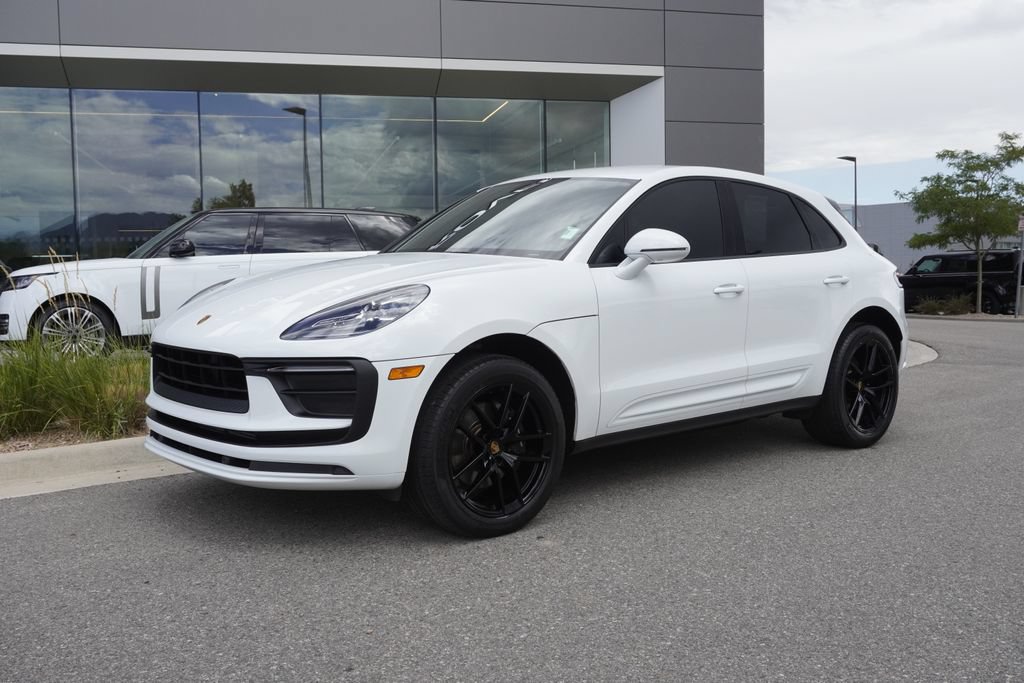 Used 2022 Porsche Macan AWD/4WD image 3