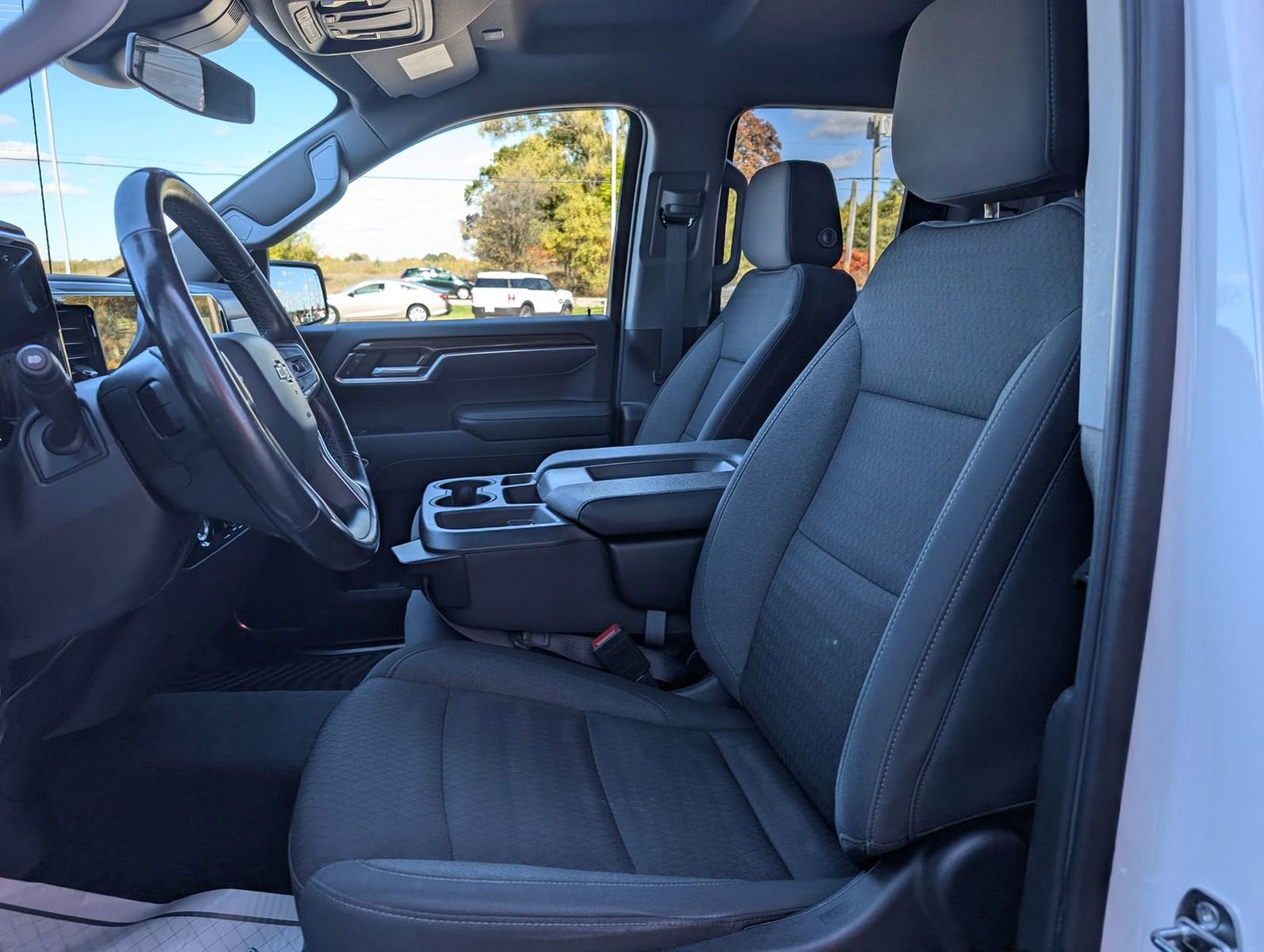 Used 2022 Chevrolet Silverado 1500 LT image 9