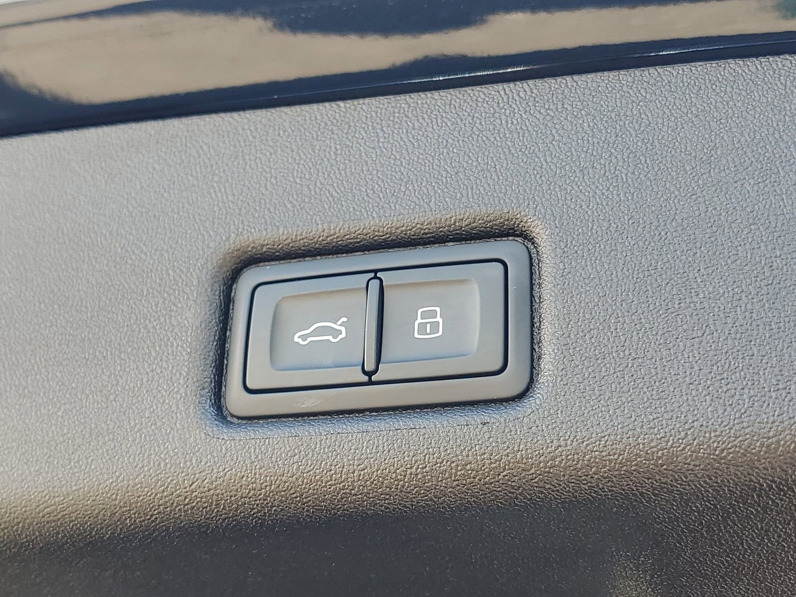 Used 2025 Audi Q5 Premium w/ Convenience Package image 10