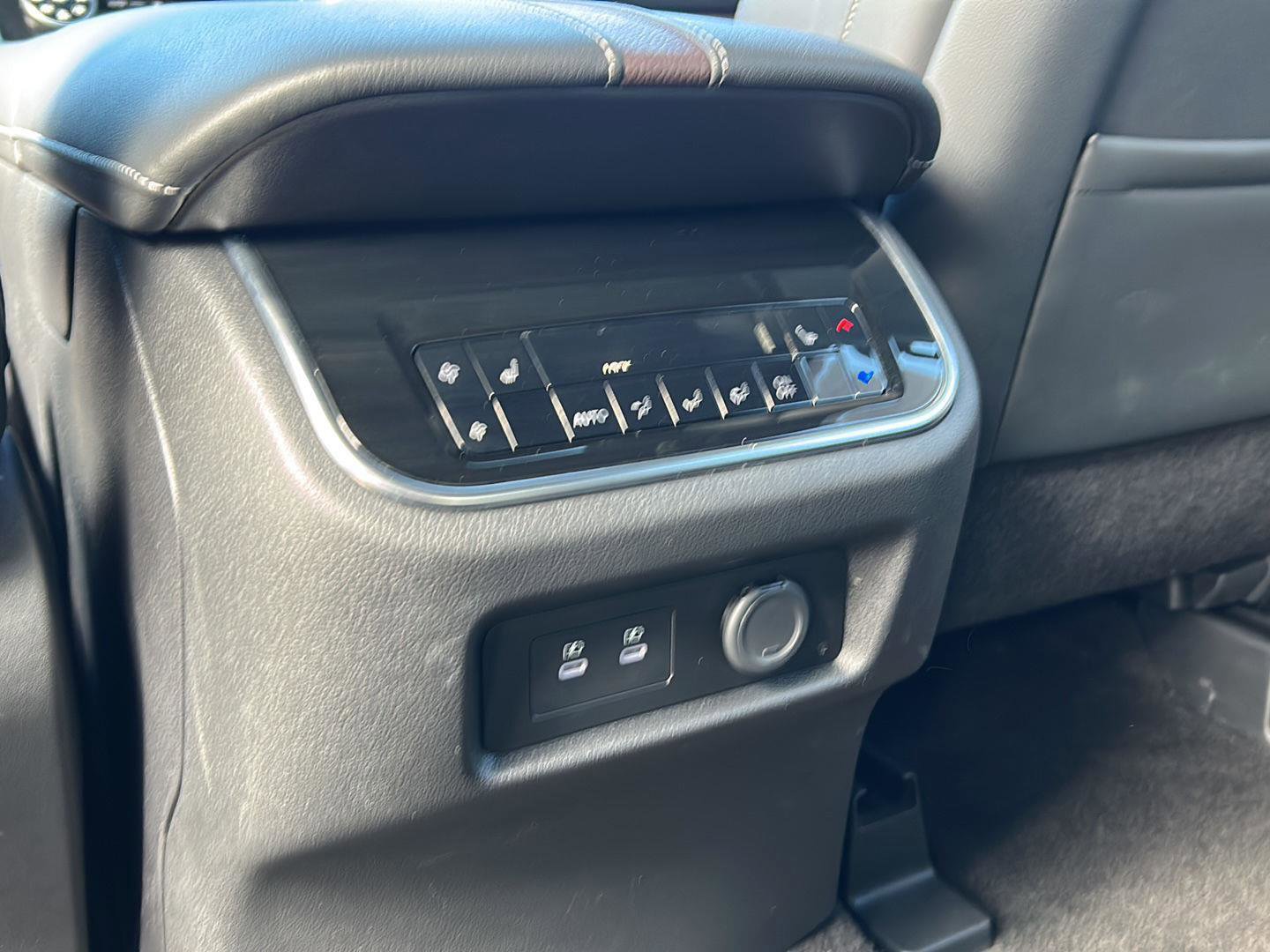 Used 2025 Nissan Armada Platinum w/ Convenience Package image 29