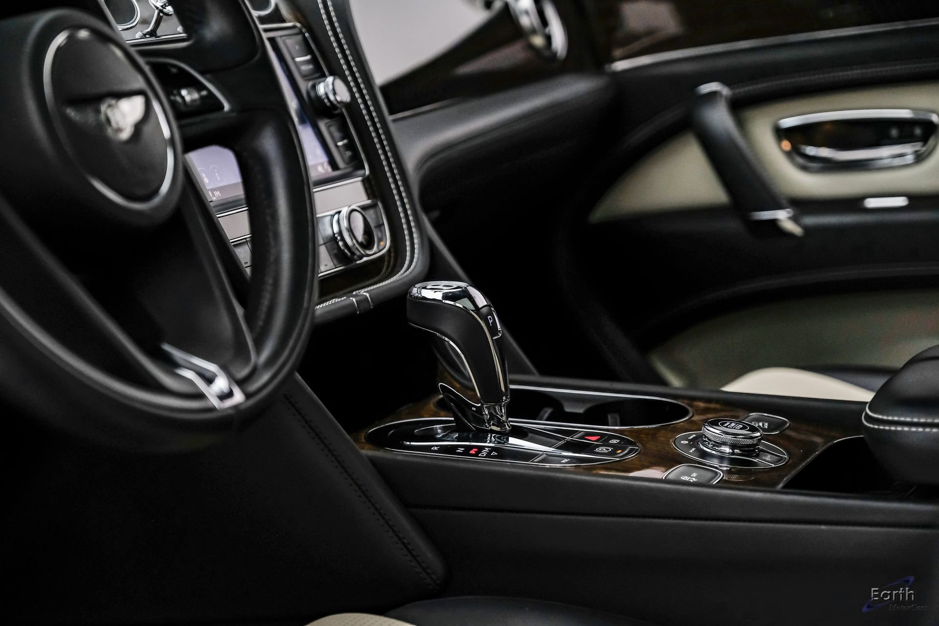 Used 2019 Bentley Bentayga image 53