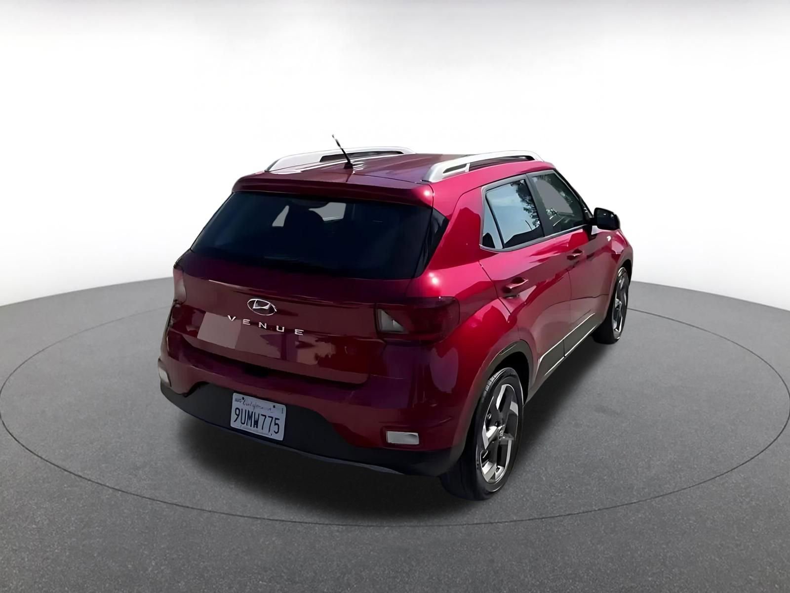 Used 2025 Hyundai Venue SEL image 14