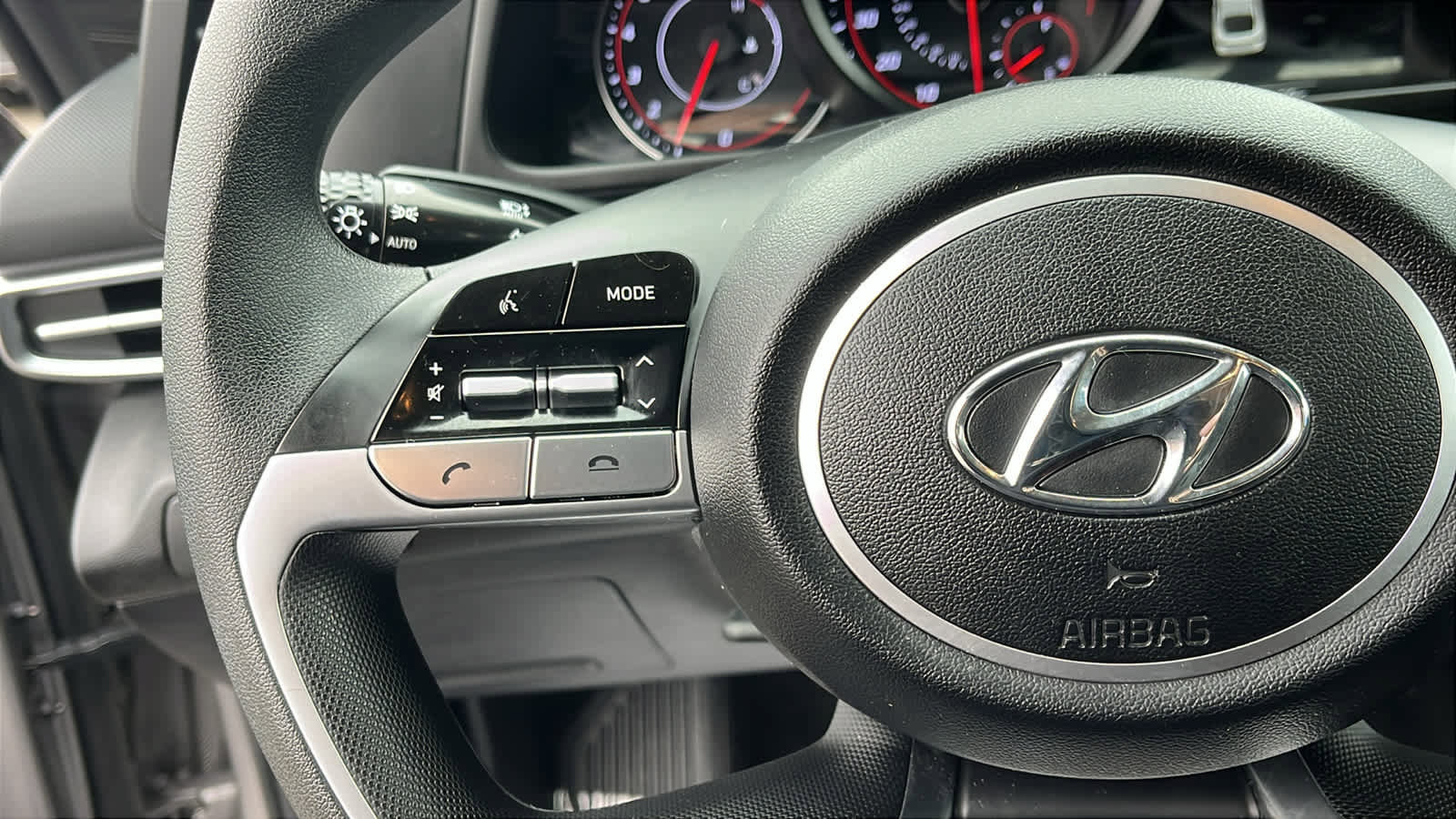 Used 2023 Hyundai Elantra SEL image 12