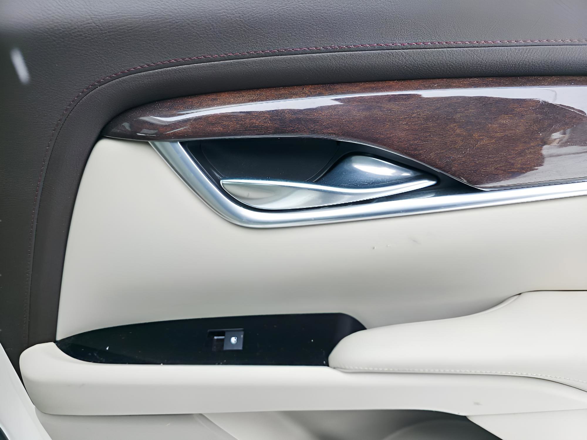 Used 2015 Cadillac XTS Premium image 18