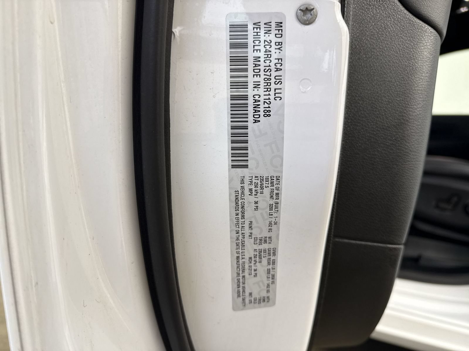 Used 2024 Chrysler Pacifica Limited FWD image 37